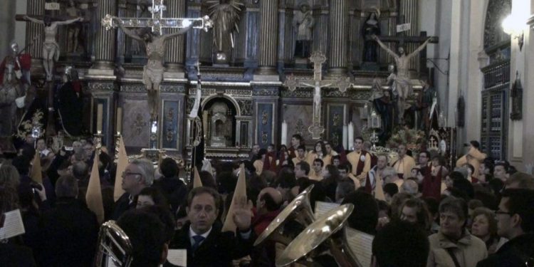Cuenca. Viernes Santo en El Calvario de agua y pena