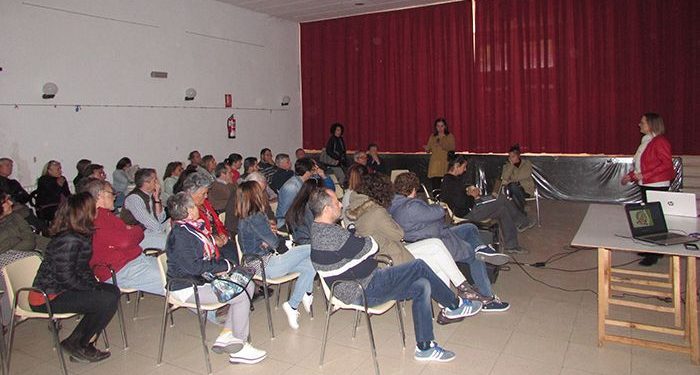 Barajas de Melo acoge una charla informativa sobre la instalación de una granja porcina intensiva