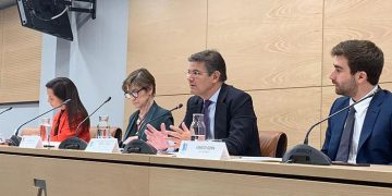 Catalá muestra el apoyo del PP a los profesionales en el debate organizado por la Unión Profesional