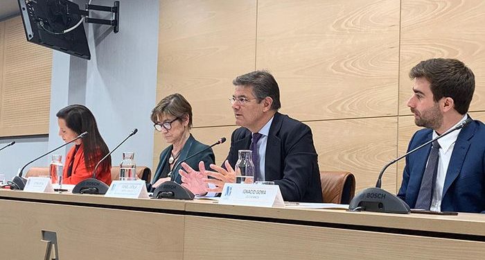 Catalá muestra el apoyo del PP a los profesionales en el debate organizado por la Unión Profesional