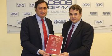 CEOE CEPYME Cuenca entrega a Mariscal el informe de fiscalidad reducida realizado por la SSPA y los GAL