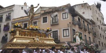 Dolz se compromete a continuar “preservando, difundiendo y ensalzando” la Semana Santa de Cuenca