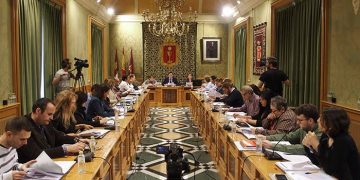 El Pleno del Ayuntamiento de Cuenca aprueba que el campo de fútbol de ‘La Bene’ lleve el nombre del entrenador Joaquín Caparrós Camino