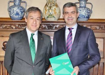 El presidente de Eurocaja Rural comparte la Memoria Anual con Álvaro Gutiérrez