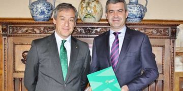 El presidente de Eurocaja Rural comparte la Memoria Anual con Álvaro Gutiérrez