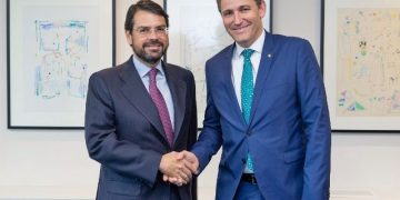 Eurocaja Rural distribuirá los seguros de auto de Mutua Madrileña en toda su red comercial