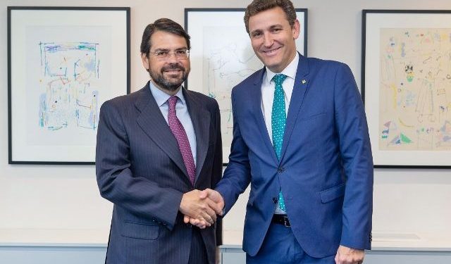 Eurocaja Rural distribuirá los seguros de auto de Mutua Madrileña en toda su red comercial