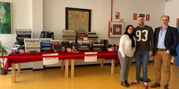 La Escuela Municipal de Música y Artes Escénicas de Cuenca acoge una exposición sobre la evolución del acordeón