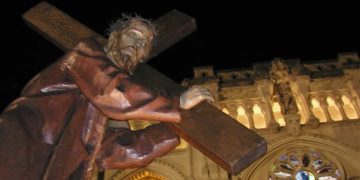 La luvia obliga a suspender la procesión de Paz y Caridad