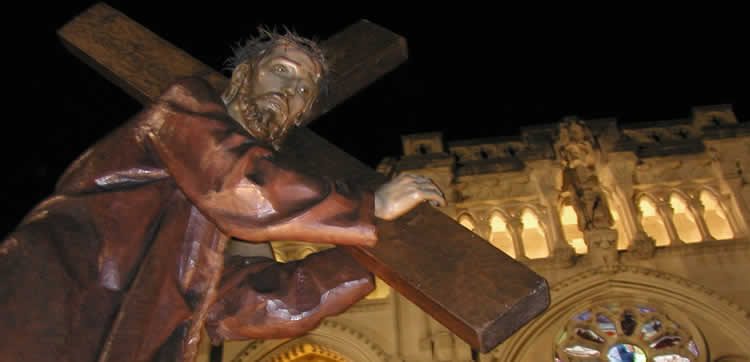 La luvia obliga a suspender la procesión de Paz y Caridad