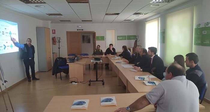 Los empresarios de San Clemente recaban información sobre autoconsumo solar