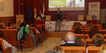 Más de medio centenar de personas asisten en Cuenca a la jornada de emprendimiento impartida por Miguel Aguado