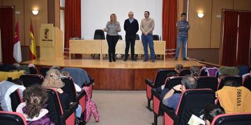 Más de un centenar de escolares de Cuenca participan en un cuentacuentos con motivo del Día del Libro
