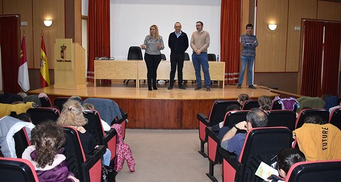 Más de un centenar de escolares de Cuenca participan en un cuentacuentos con motivo del Día del Libro