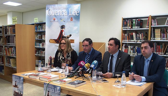 Mariscal destaca el esfuerzo del Ayuntamiento para fomentar la lectura a través de sus bibliotecas municipales