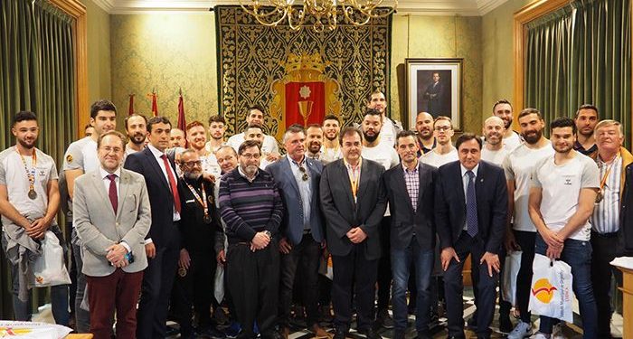 Mariscal felicita al Liberbank Cuenca tras proclamarse subcampeón de la Copa de S.M. el Rey