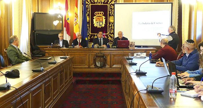 Miguel Romero muestra la Judería de Cuenca a través de una guía