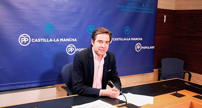 Robisco denuncia que Page quiera priorizar la sanidad privada, en detrimento de la pública, modificando con nocturnidad una orden