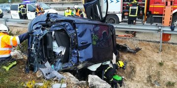 Tres menores salen ilesos de un espectacular accidente de tráfico en Sisante gracias a sus asientos de seguridad