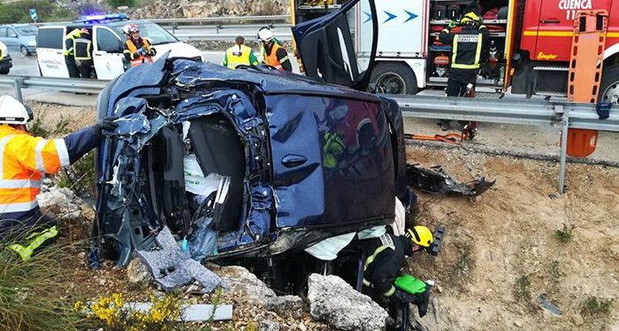 Tres menores salen ilesos de un espectacular accidente de tráfico en Sisante gracias a sus asientos de seguridad