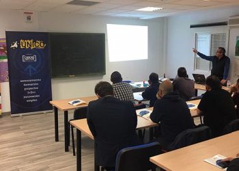 Una quincena de empresarios se forman sobre autoconsumo solar en la sede de UNICO