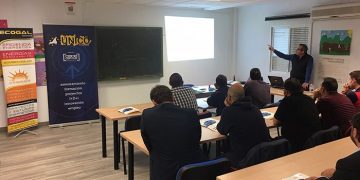 Una quincena de empresarios se forman sobre autoconsumo solar en la sede de UNICO