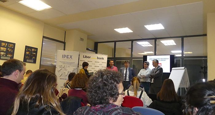 Unos 50 empresarios conquenses asisten a la jornada de CEOE-Cepyme Cuenca sobre youtube y exportación