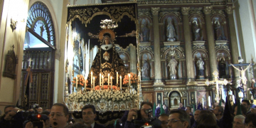 Cuenca. Viernes Santo camino de un calvario de agua