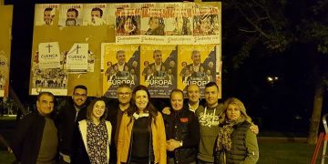Ciudadanos inicia la campaña electoral con la tradicional “pegada de carteles” en Cuenca
