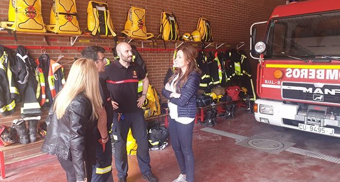 Cristina Fuentes se reúne con el cuerpo de Bomberos de Cuenca para recoger sus quejas y propuestas