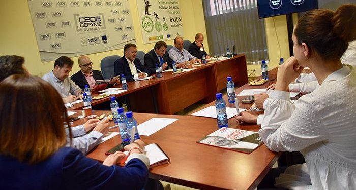 Dolz se compromete a reestructurar el suelo industrial de Cuenca y promocionarlo a precios en las principales ferias del sector