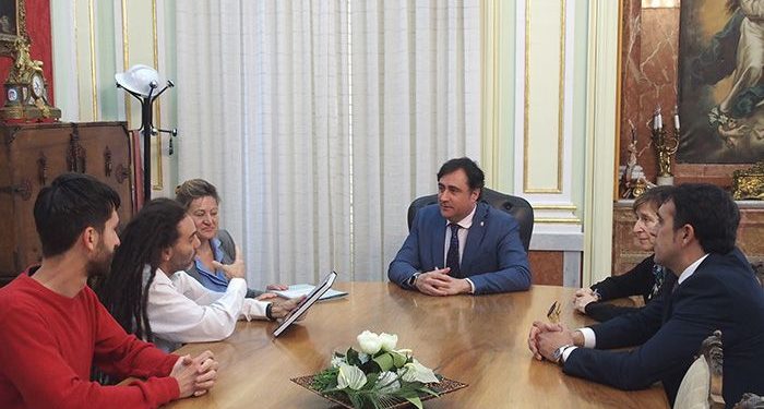 El Ayuntamiento de Cuenca firma un convenio con la Escuela de Capoeira Cedanze para fomentar la práctica de este deporte