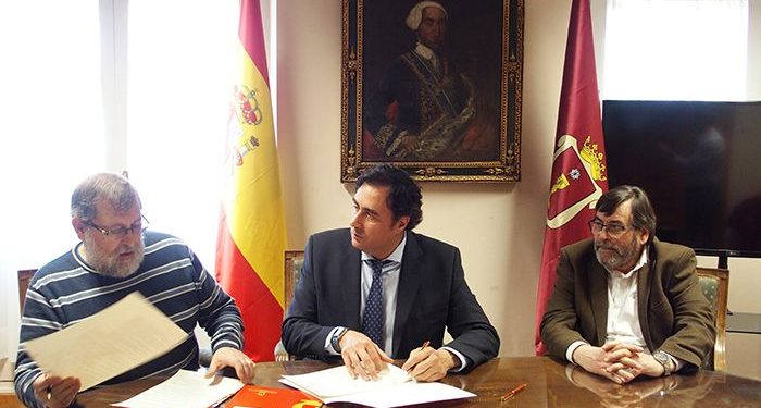 El Ayuntamiento de Cuenca y ADOCU firman un convenio de colaboración por un importe de 19.000 euros