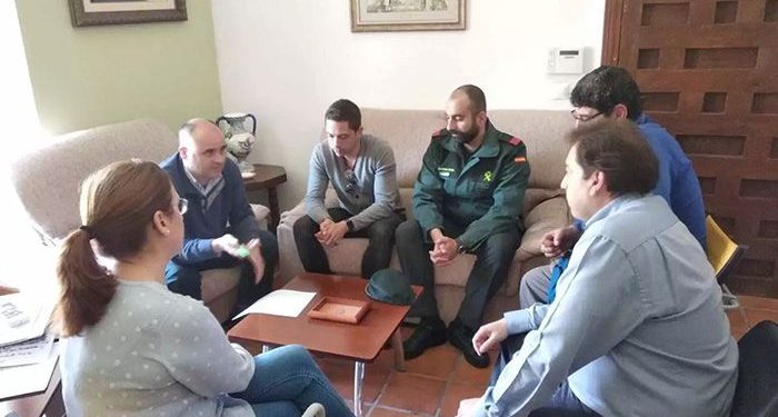 El equipo de Gobierno del Ayuntamiento de Huete trata con el nuevo cabo de la Guardia Civil la seguridad en el municipio El equipo de Gobierno del Ayuntamiento de Huete trata con el nuevo cabo de la Guardia Civil la seguridad en el municipio