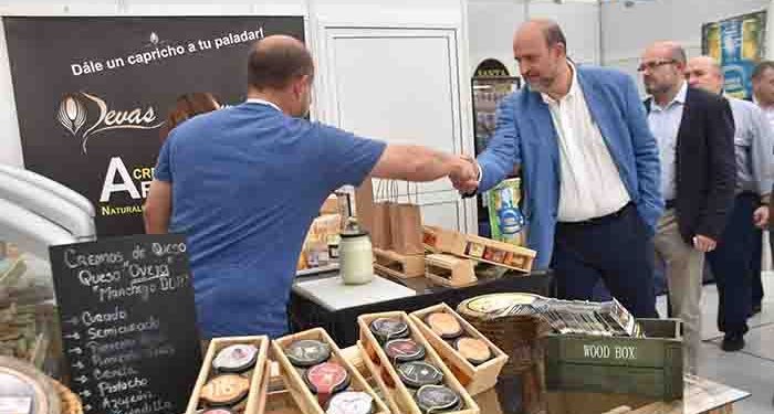 El sector artesano de la región se muestra en Farcama Primavera en Cuenca