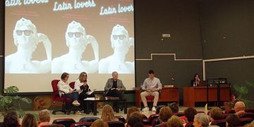 Emilio del Río demuestra en su encuentro con los lectores en la  Feria del Libro ‘Cuenca Lee’ que estudiar latín puede ser muy divertido