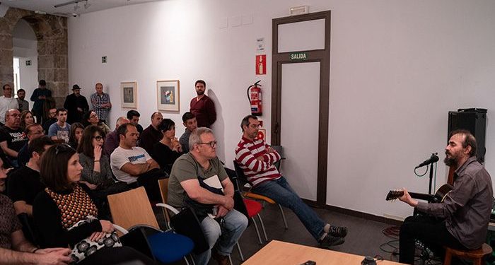 Fino Oyonarte estrena su disco en solitario en Cuenca en la clausura de “¿Malos tiempos para la lírica?”