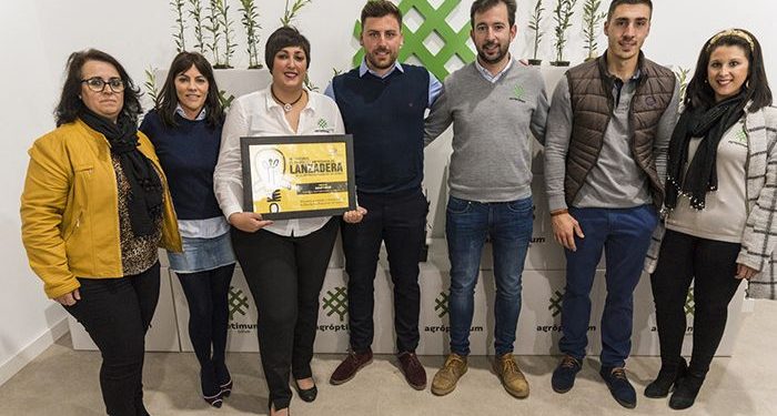 García Casado muestra su satisfacción por la buena marcha de los premiados en el Concurso Lanzadera de Diputación