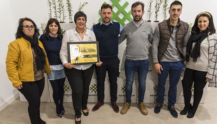 García Casado muestra su satisfacción por la buena marcha de los premiados en el Concurso Lanzadera de Diputación