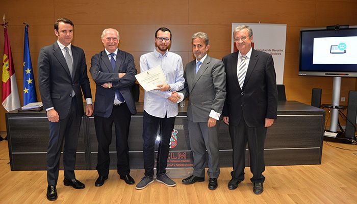 Héctor López Megía recibe el Premio Extraordinario al Mejor Expediente del IV Máster de Acceso a la Abogacía de la UCLM