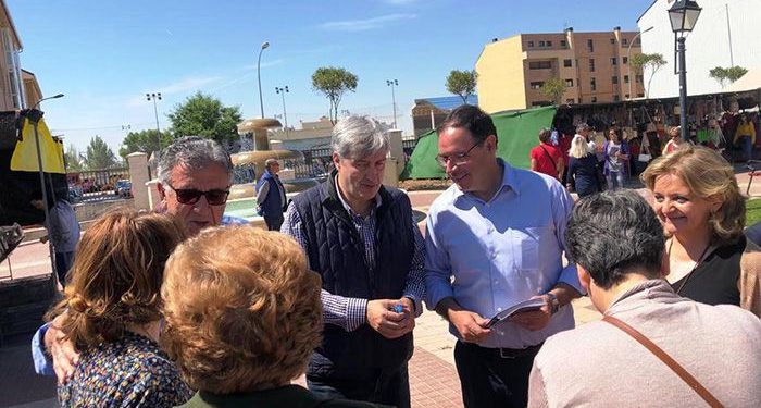 José Manuel Salas habilitará los sábados como segundo día de mercadillo para impulsar la actividad comercial