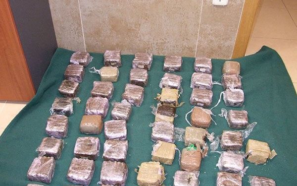 La Guardia Civil detiene a dos personas que llevaban, en Montalbo, más de 25 kilos de hachís