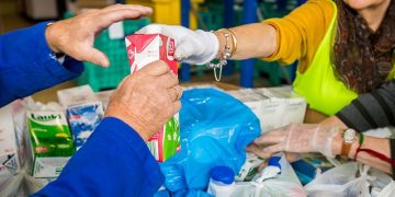 La Obra Social “la Caixa” y el Banco de Alimentos de Cuenca impulsan la gran recogida de leche para combatir la pobreza alimentaria