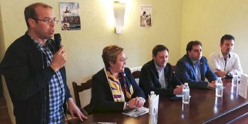 Martínez de Pisón analiza con lectoras de la zona de El Pedernoso al protagonista de su novela de no ficción ‘Filek’