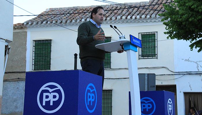 Núñez anuncia su compromiso para reducir las listas del espera sanitaria de la región en un 50% en sus seis primeros meses como presidente de la Junta