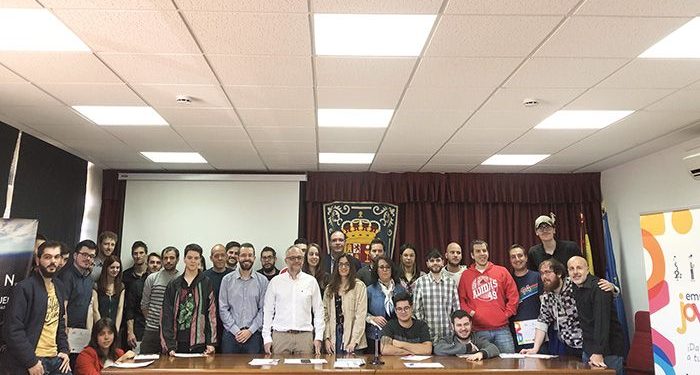Prieto anima a los alumnos del curso de realidad virtual del programa Cuenca Empleo Joven a aprovechar esta formación