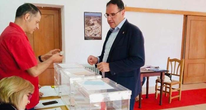 Prieto anima a participar y a votar cumpliendo con un compromiso ciudadano “y siendo responsables con lo que nos rodea y afecta”