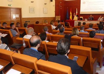 Unos 40 empresarios se interesan en Cuenca por las novedades impositivas en la jornada organizada por Discongas