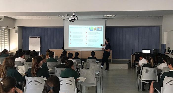 Voluntarios de Telefónica Castilla-La Mancha llevan la ciberseguridad a los colegios de la región