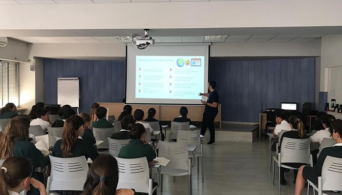 Voluntarios de Telefónica Castilla-La Mancha llevan la ciberseguridad a los colegios de la región